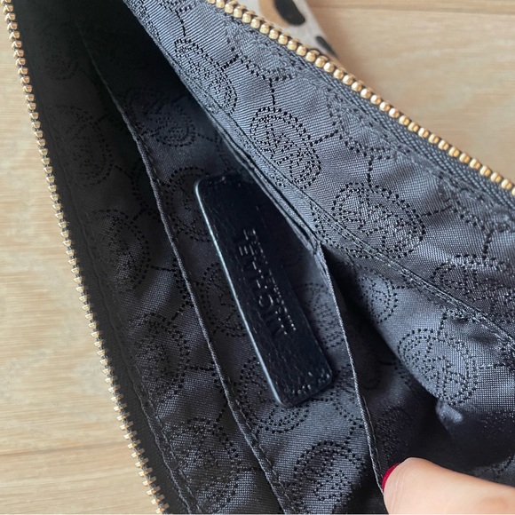 MICHAEL KORS clutch bag barely used, perfect condition - Picture 5 of 5